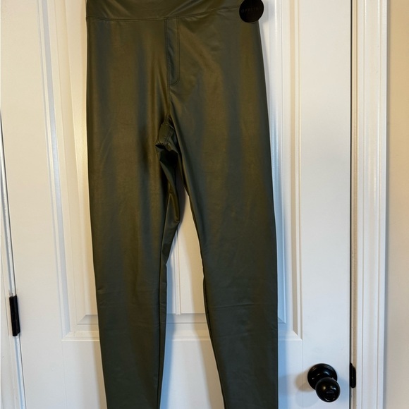 Offline by Aerie Vegan Leather Leggings NWT - Picture 1 of 5